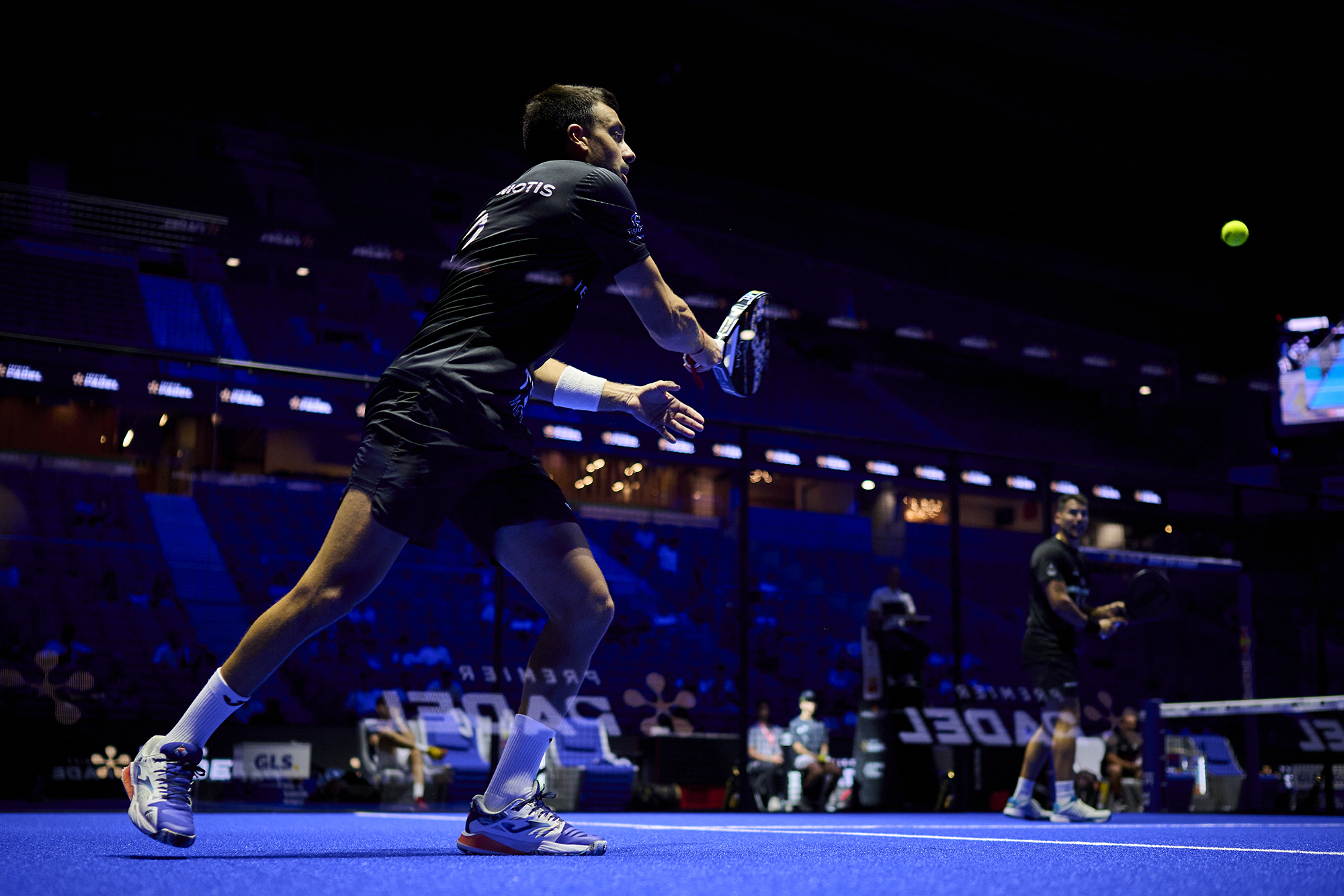 découvrez pourquoi l'espagne est considérée comme la capitale du padel, avec ses infrastructures de premier plan, ses joueurs de renommée mondiale et une passion indéfectible pour ce sport dynamique. plongez dans l'univers du padel espagnol et explorez son impact sur la scène internationale.